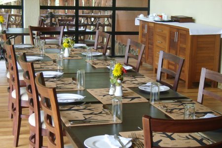 Mahogany Springs Lodge dining area