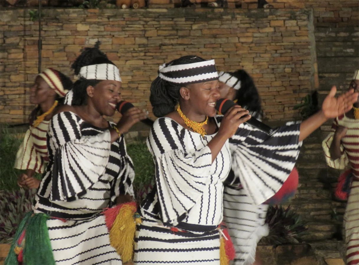 Ndere Troupe, traditional music and dance show